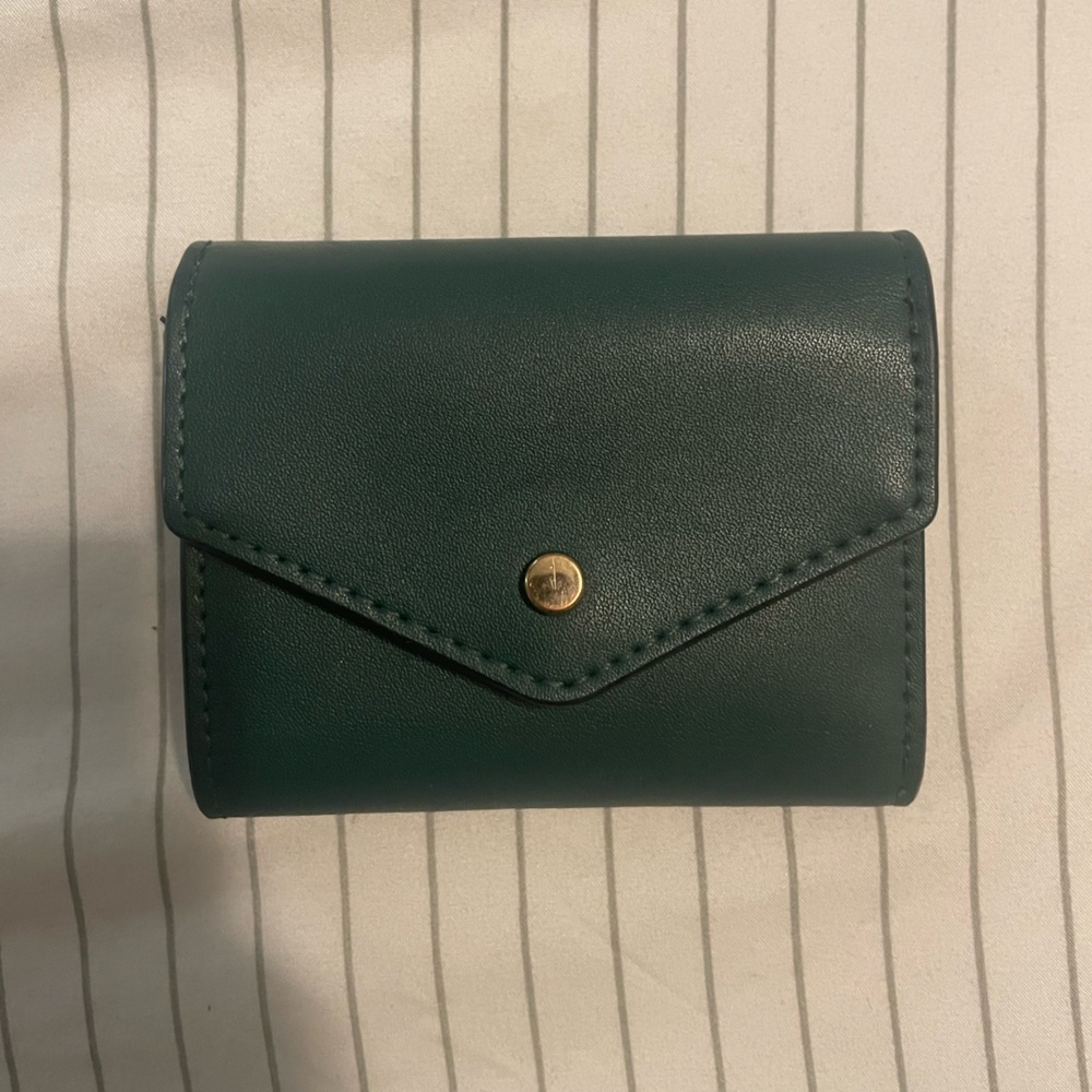 Adorable green wallet